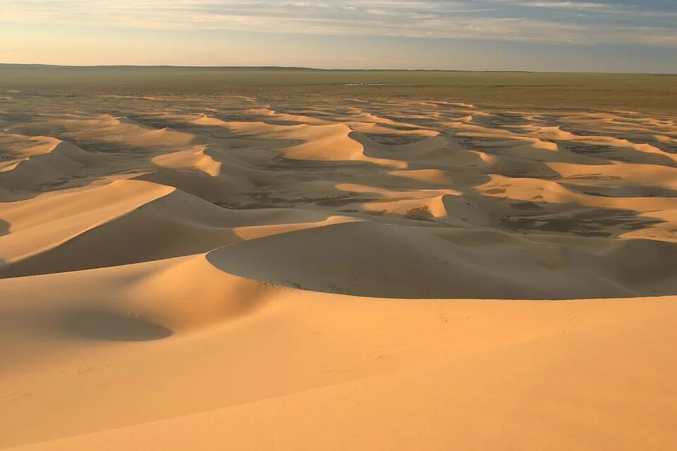 Наибольшая пустыня в мире. Монголия Гоби. Пустыня Гоби Евразия. Равнина Гоби. Монгольская пустыня Гоби.
