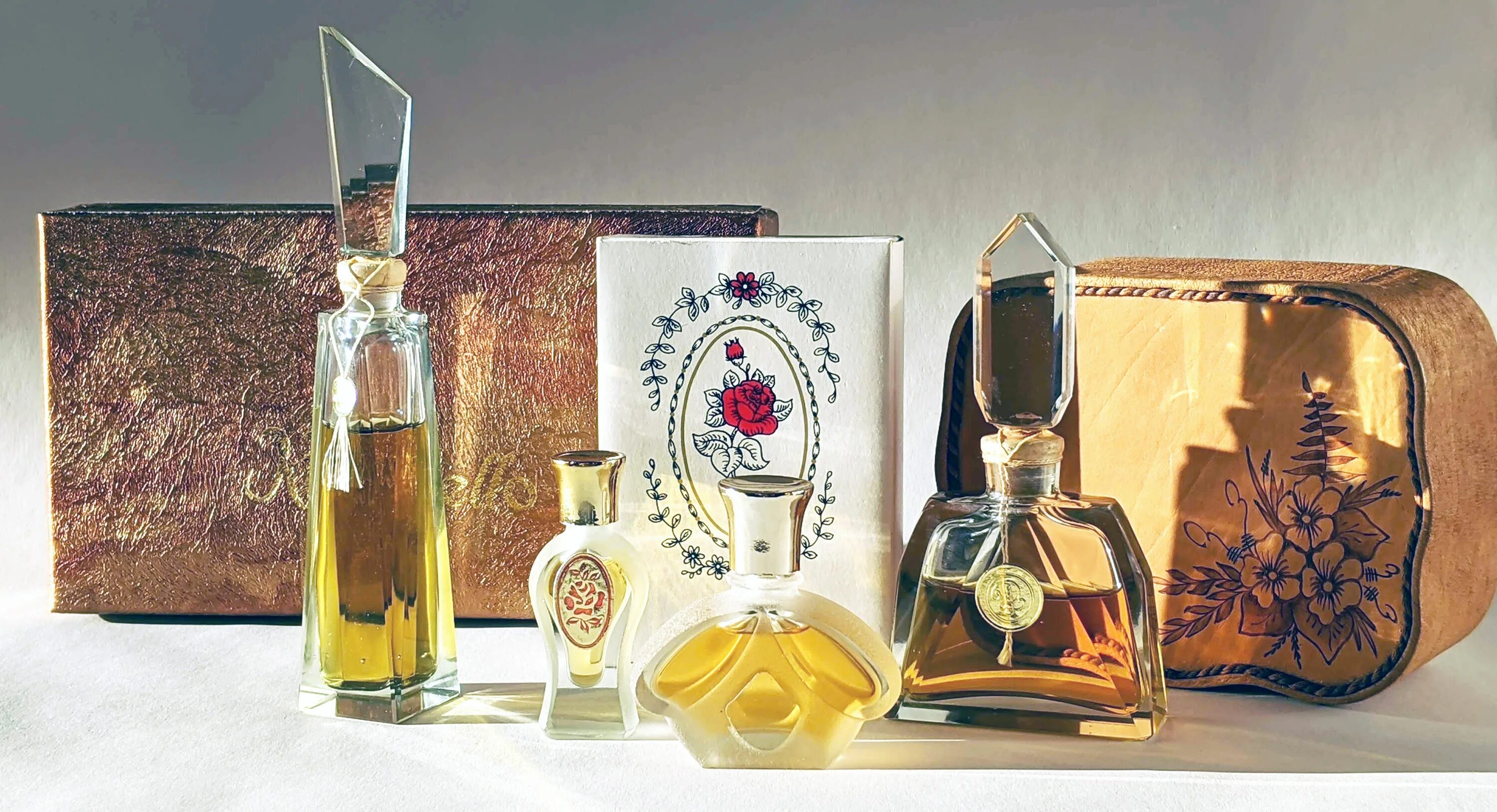 винтаж одеколон москва новая заря. духи дзинтарс винтаж. винтажных духов. старые духи. духи винтаж.