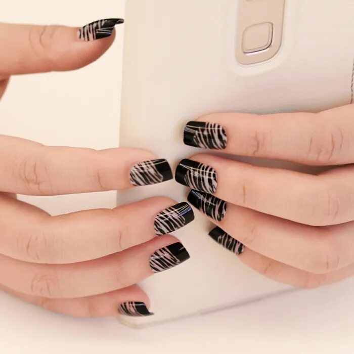 Маникюр с черными линиями Pin by Sveta on Оригинальный маникюр Minimal nails art, Gel nails, Black gel nai