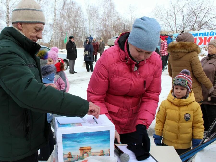 Еманжелинск поселок Зауральский. Детский дом в Зауральском поселке Еманжелинск. Посёлок Зауральский Еманжелинский район сцена. Посёлок Зауральский Еманжелинский район фото. Погода зауральский челябинская область