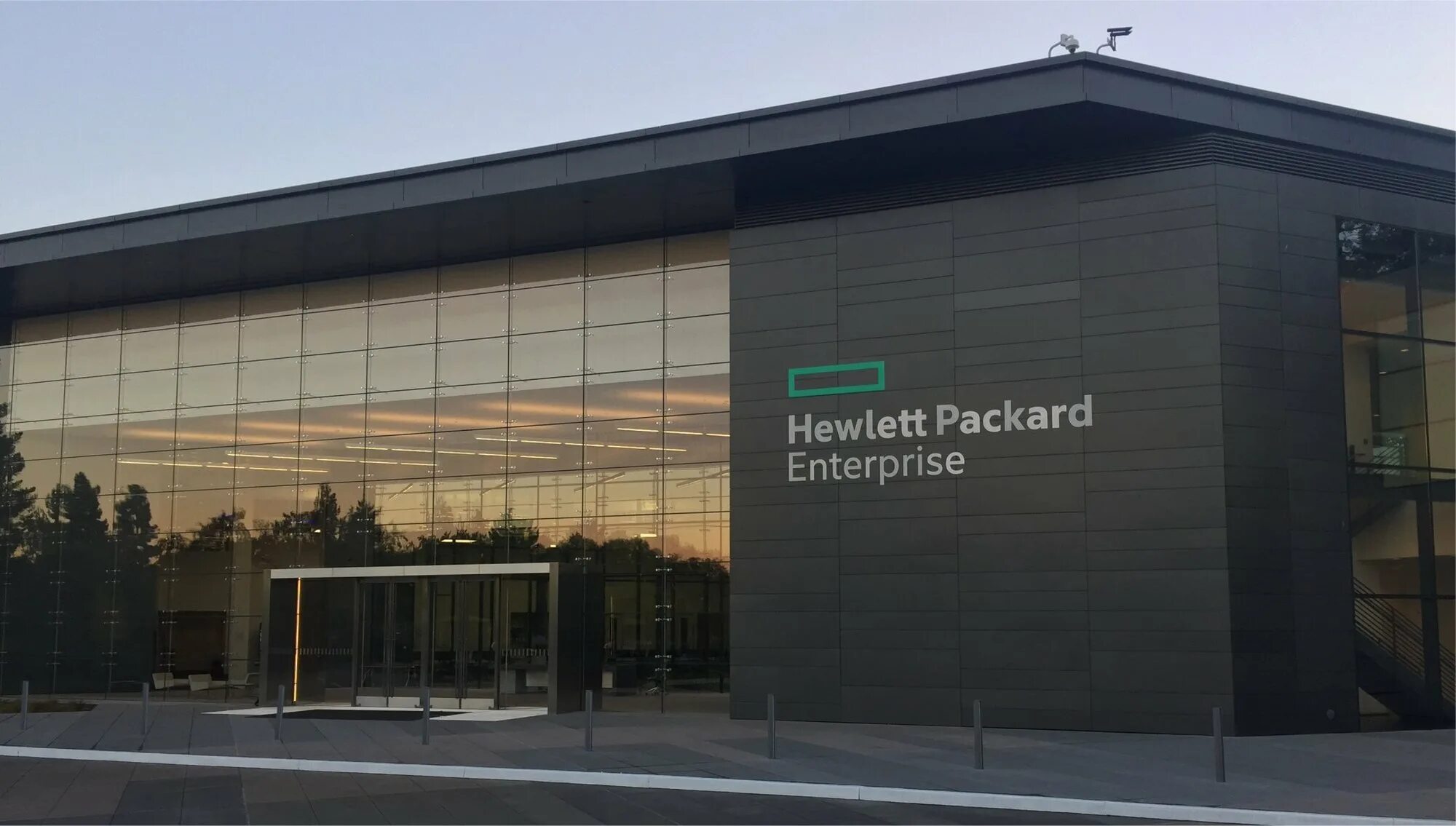 Hewlett packard enterprise. Хьюлетт Паккард Энтерпрайз. Станция Хьюлетт Паккард.