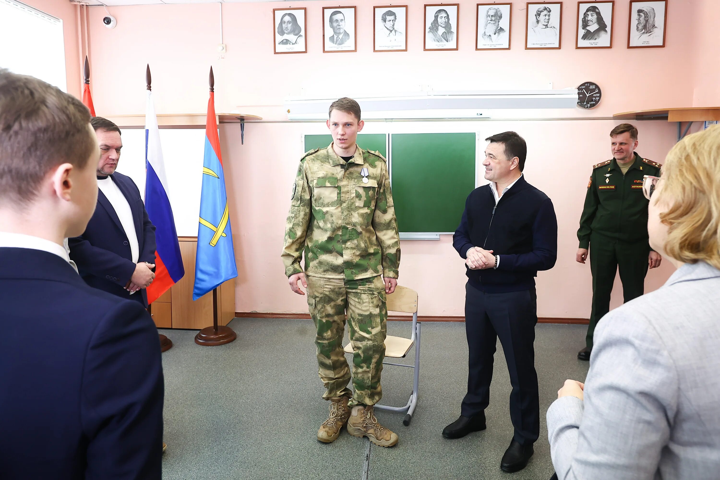 Участники сво урок. Урок Мужества посвященный сво. Уроки Мужества в школе сво. Урок Мужества участники сво. Сво Россия урок Мужества.