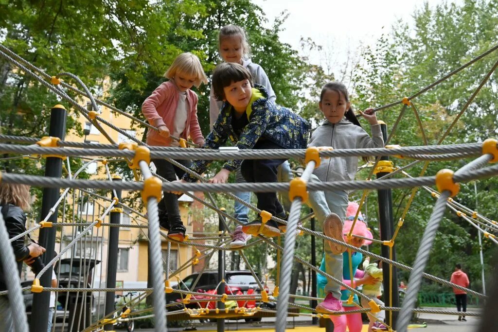 Шлагбаумы автоматические во дворе. Дворы кирова. Красного флота д 23 к 1. Открой со двора. Детская площадка в ломоносове на красного флота.