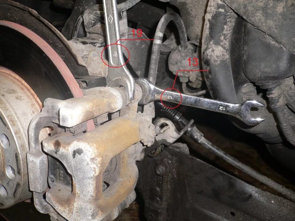 В какую сторону откручивается суппорт