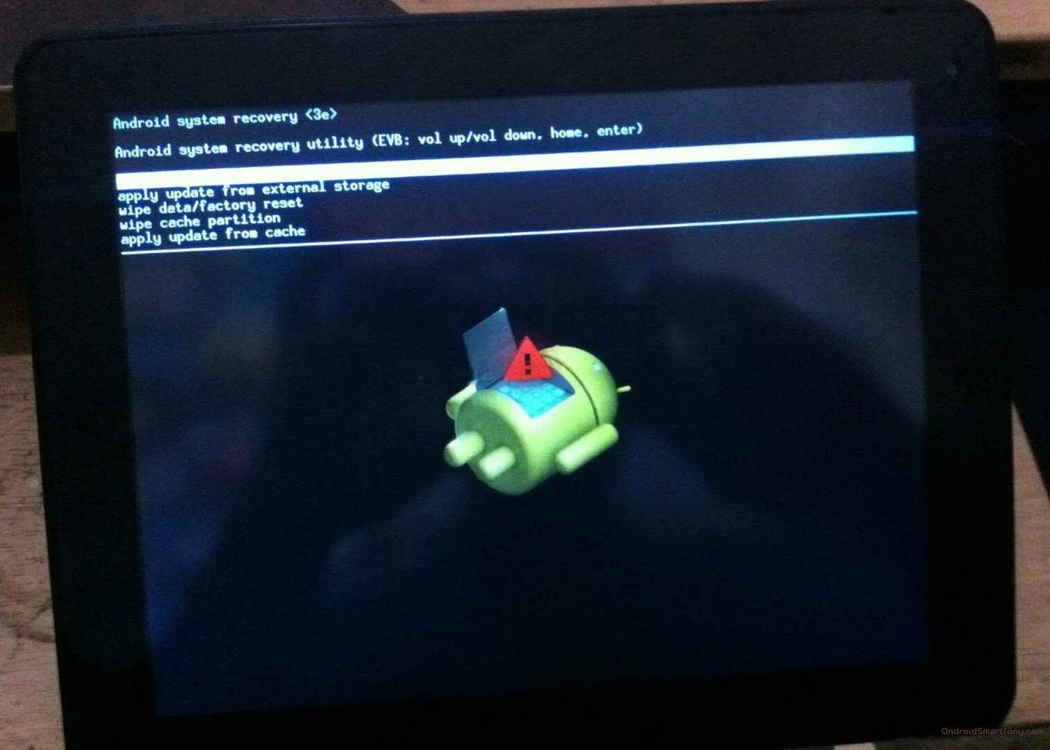 Планшет андроид. Планшет ошибка. Обновление системы андроид. Прошивка на планшет андроид. Телефон не выходит из recovery