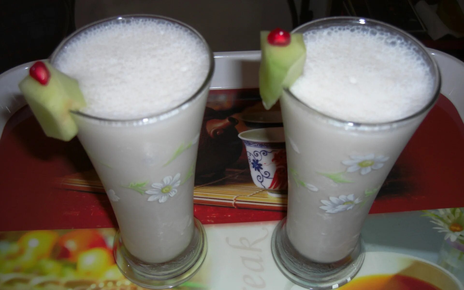 Ласси индийский напиток. Йогуртовый соус райта. Plain lassi. Ласси индийский напиток. Шрикханд фото.