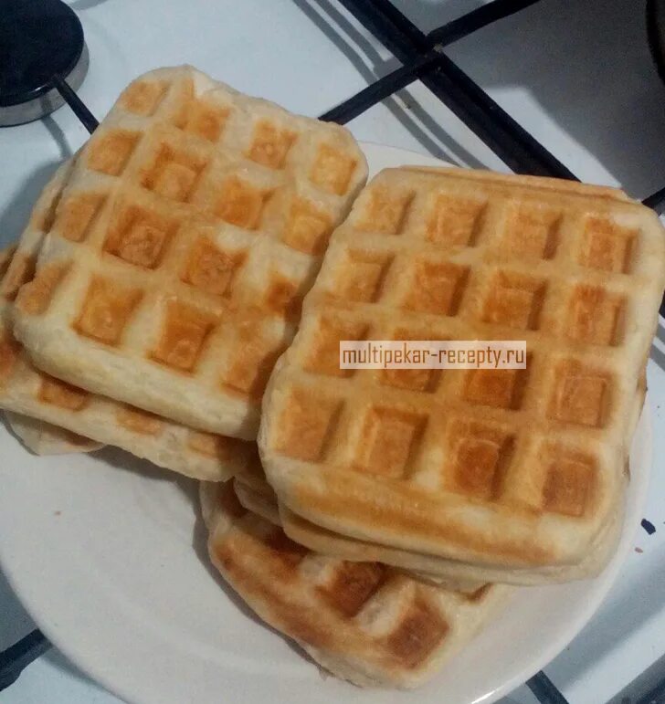Слоеное тесто в электровафельнице. Вафли из слоеного теста. Слоеное тесто готовое. Слоёное тесто в вафельнице. Вафли из слоеного теста.