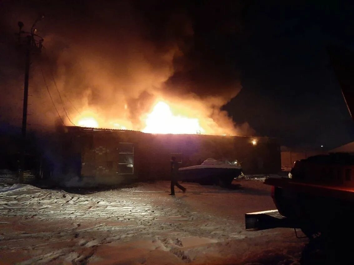 Пожар в пасегово. Пожар на производстве. Пожар в мебельном цехе. Пожар в мебельном цехе. Пожар в цеху.