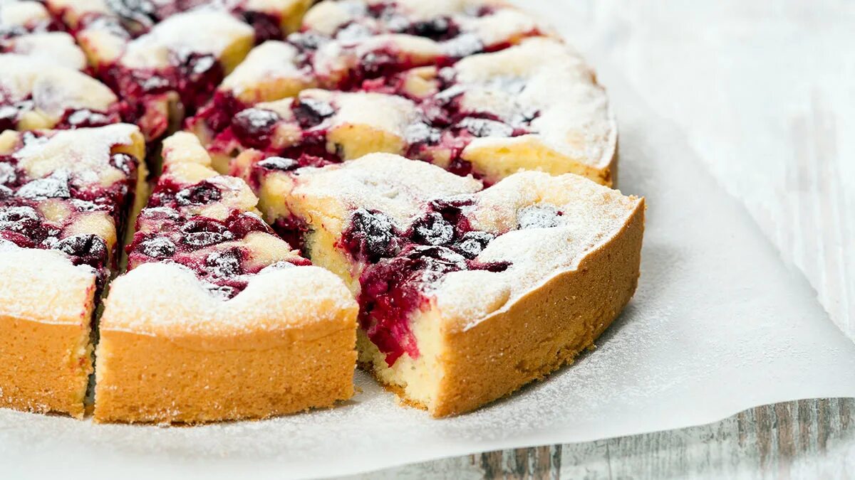 Быстрые вкусные пироги сладкие. Сладкие пироги. шарлотка с вареньем. красивый сладкий пирог. шарлотка с вишней.