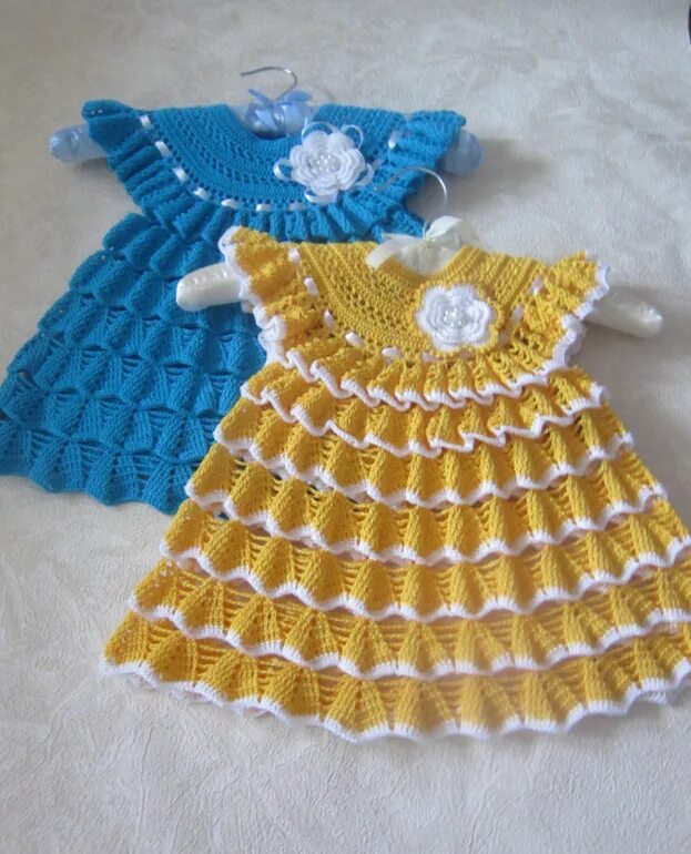 Платье для девочки 6 месяцев. Детские вязаные платья. Детское платье крючком. Детское вязаное платье для малышки. Платье для малышки крючком.