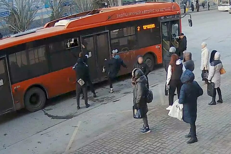 В волгограде мужчина в автобусе. В волгограде мужчина в автобусе. В волгограде мужчина в автобусе. Придавило кабиной камаза. В волгограде мужчина в автобусе.