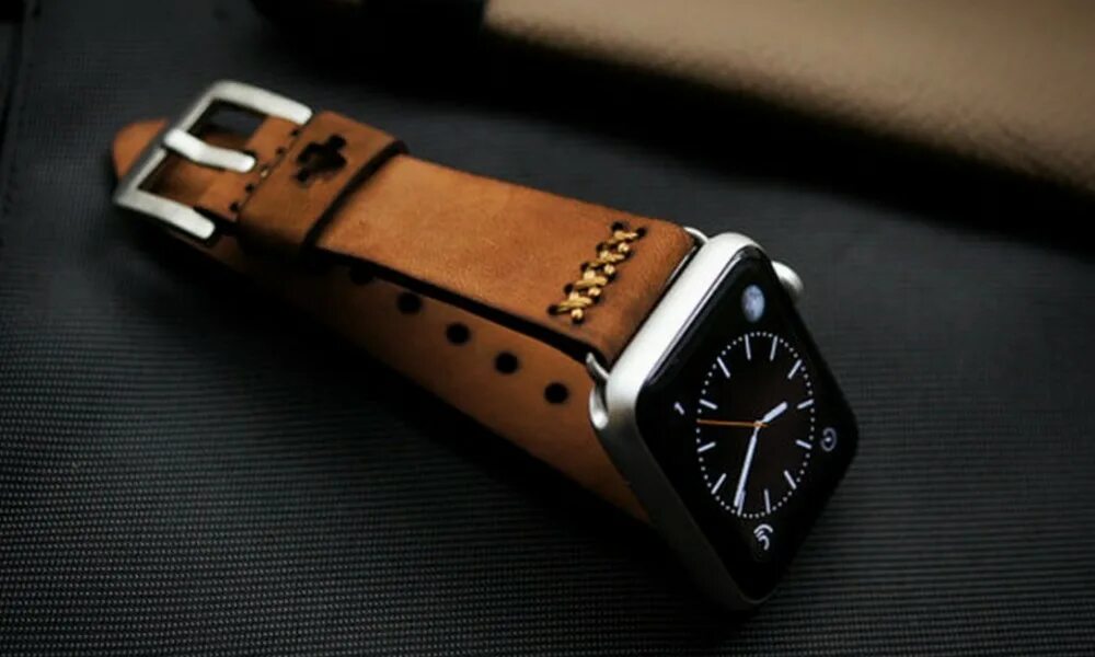 Apple watch strap. Кожаный ремешок для Эппл вотч. Ремешок для Apple watch coach. Leather Band for Apple watch. Широкий кожаный браслет для Эппл вотч.