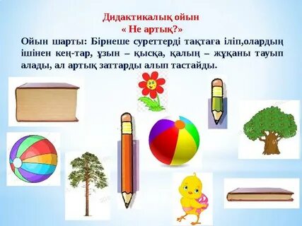 Ұзын тілінің арқасында қырынған кискасы бар қыз сиқырлы минет жасайды