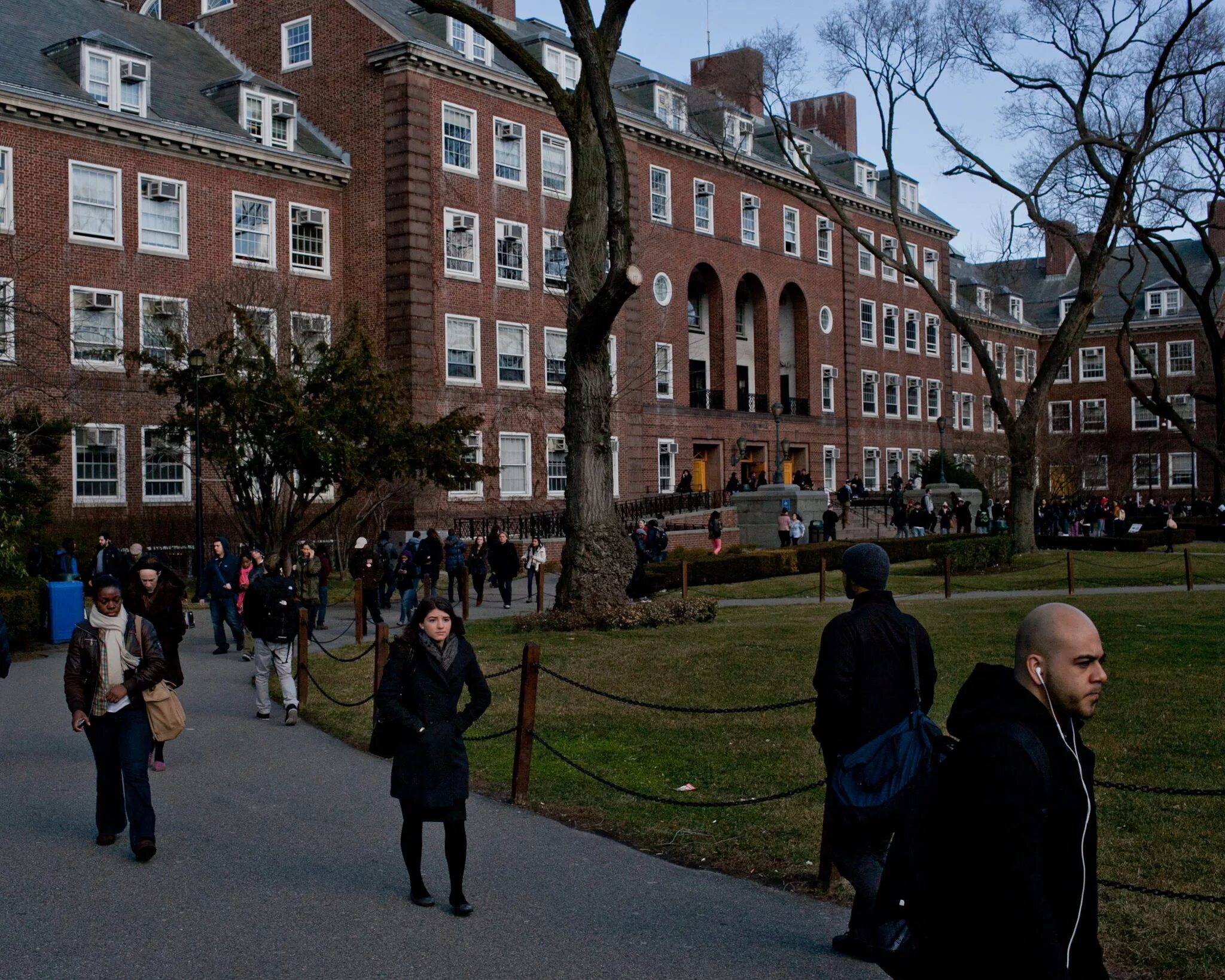Cuny brooklyn college. Бруклинский колледж в нью-йорке. Бруклинский колледж в нью-йорке. Колледж в нью йорке. Бруклинский университет в нью-йорке.