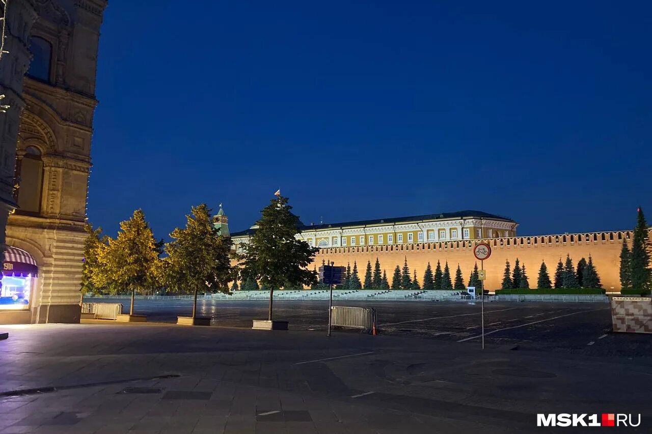 медведев на красной площади. красная площадь москва сейчас 2021. площадь москвы. красная площадь в москве перекрыта. кремлевская площадь.