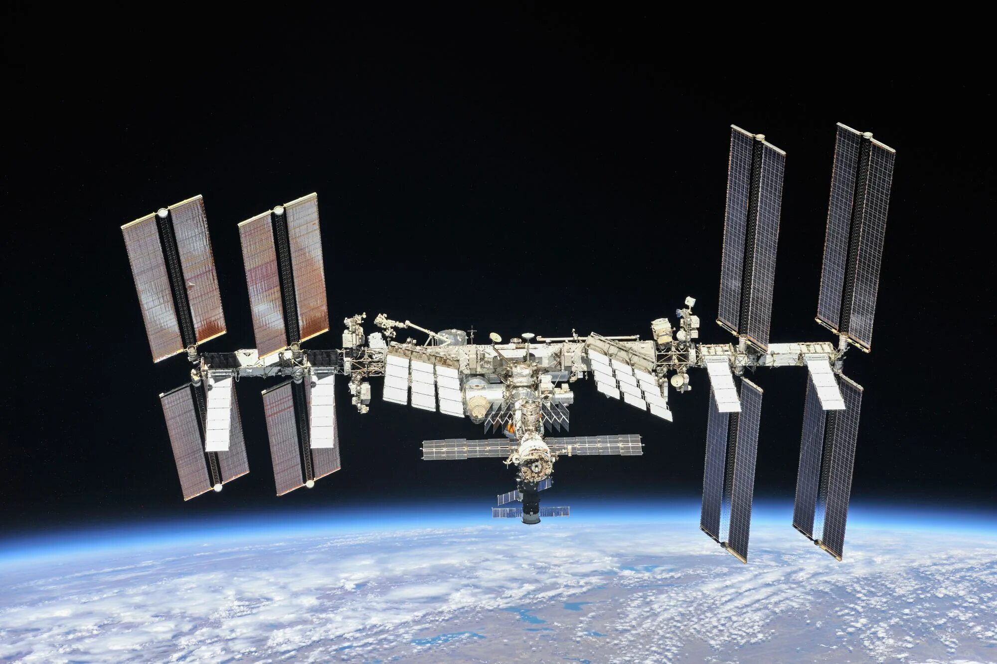 Международная космическая станция в каком году. Международная Космическая станция МКС. Международная Космическая станция ISS. Космическая орбитальная станция МКС. НАСА МКС.