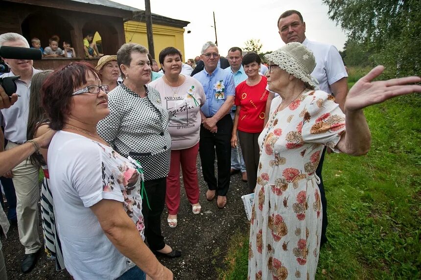 Жители сами. Исландцы. Мёд деревне вежболово. История деревни вежболово владимирской области. История деревни вежболово владимирской области.