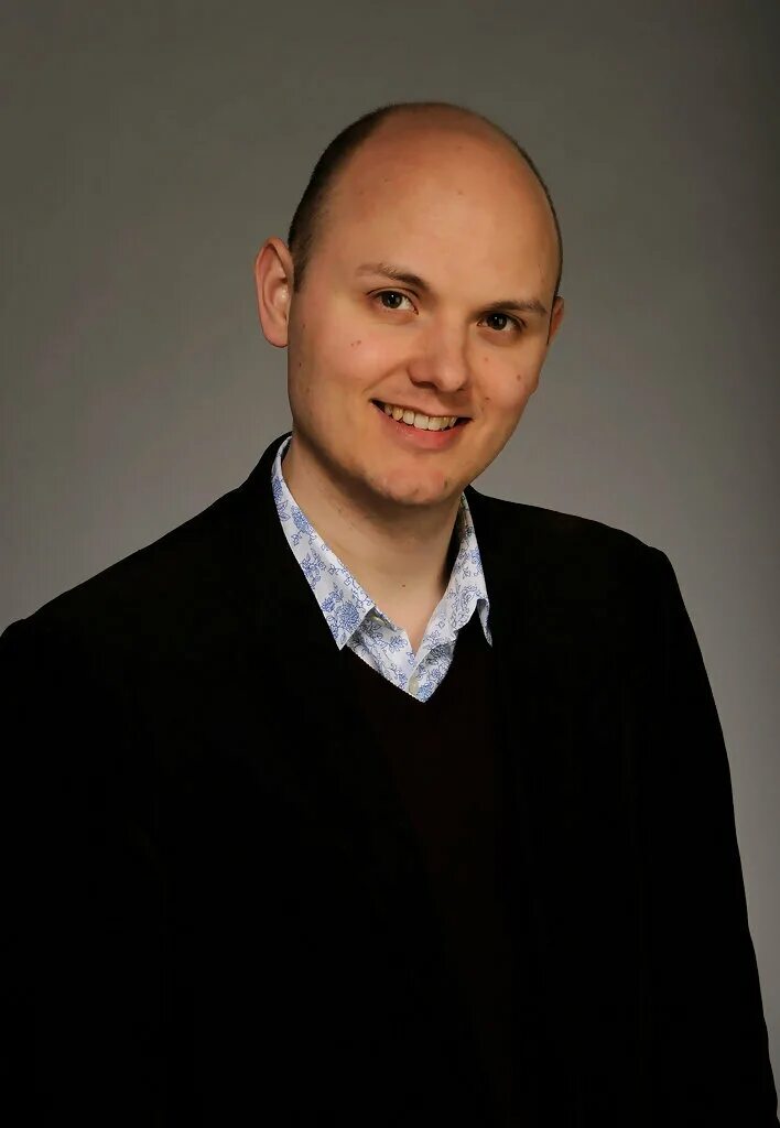 Режиссер дж блэйксон. Режиссер сценарист продюсер. Дж блэйксон. Дж блэйксон. Louis blakeson.