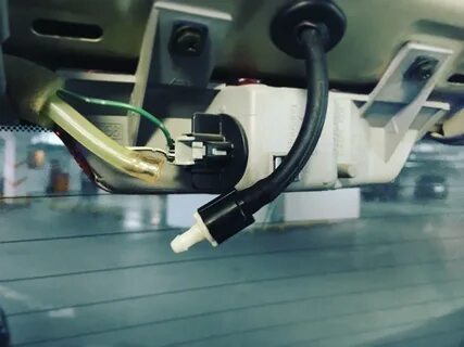 Работает омыватель заднего
