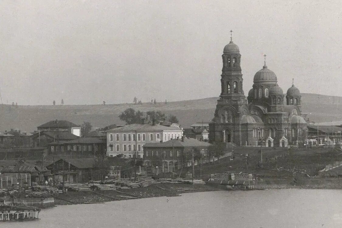 Лысьва храм. Свято-Троицкий храм Лысьва. Церковь Троицы в Лысьве.