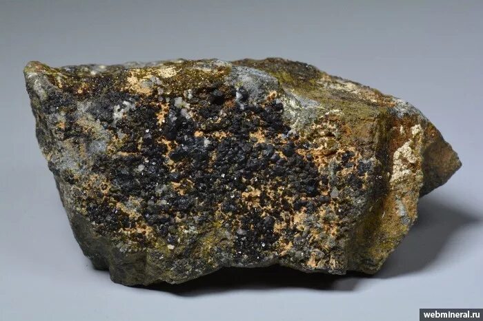 Актинолит минерал. Метасоматиты. Тальк минерал. Тальк минерал урал. Тальк асбест.