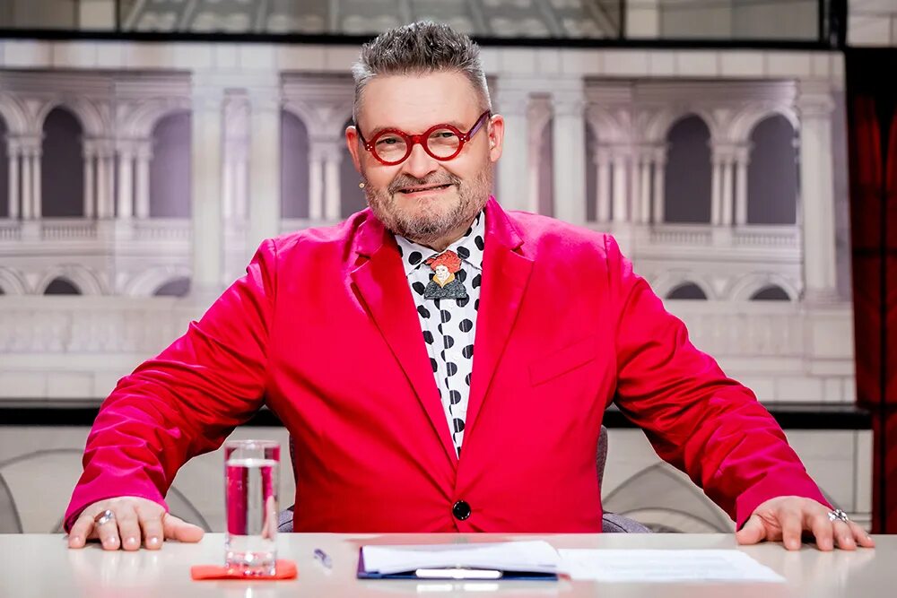 Александр васильев ульяновск. Ведущий программы модный народный. Ведущий передачи модный приговор александр васильев. Модный приговор студия. Александр васильев модный приговор 2010.