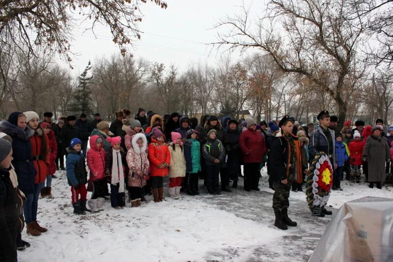 Погода чернышковский волгоградская басакин. Поселок Басакин Чернышковский район. П Басакин. Басакин Волгоградская область. Ветераны хутора Басакин.