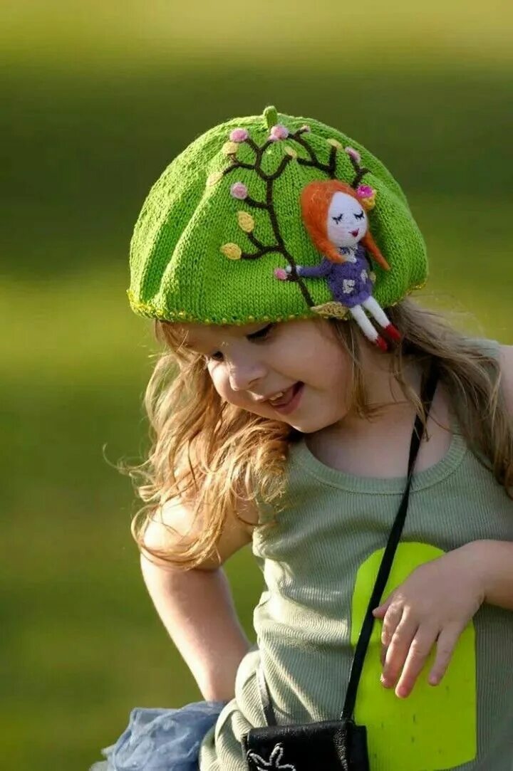 Cute hat. Зимняя шапка в цветочек. Cute hat. Шапка с цветком. Кореянка дети в шляпе.