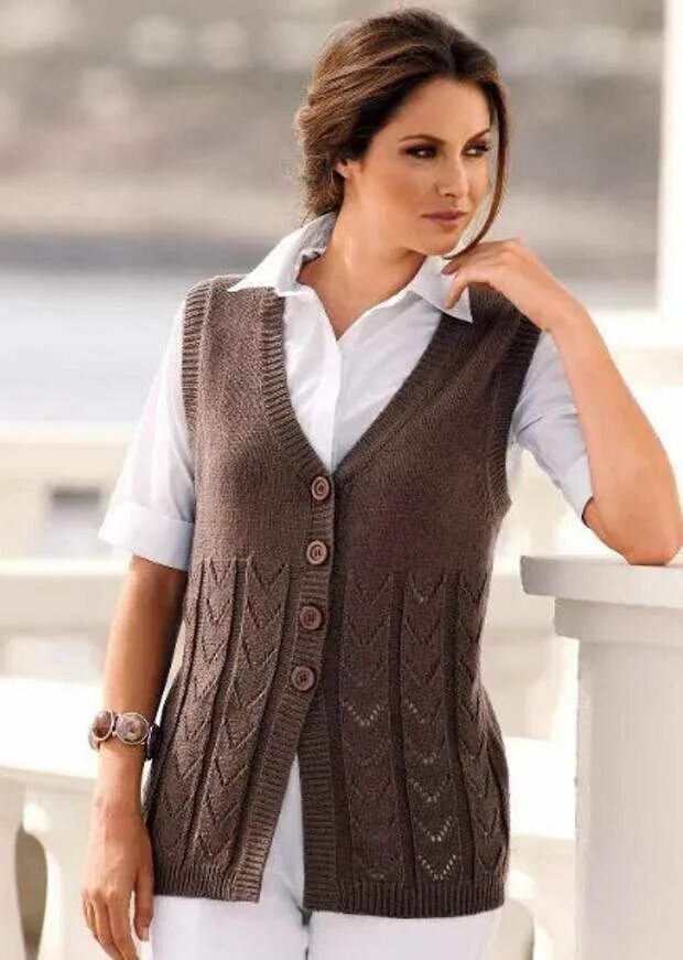 Спицы женский красивый жилет. Жилет Knitted Vest. Жилетка женская вязаная. Безрукавка женская вязаная. Жилет женский спицами.