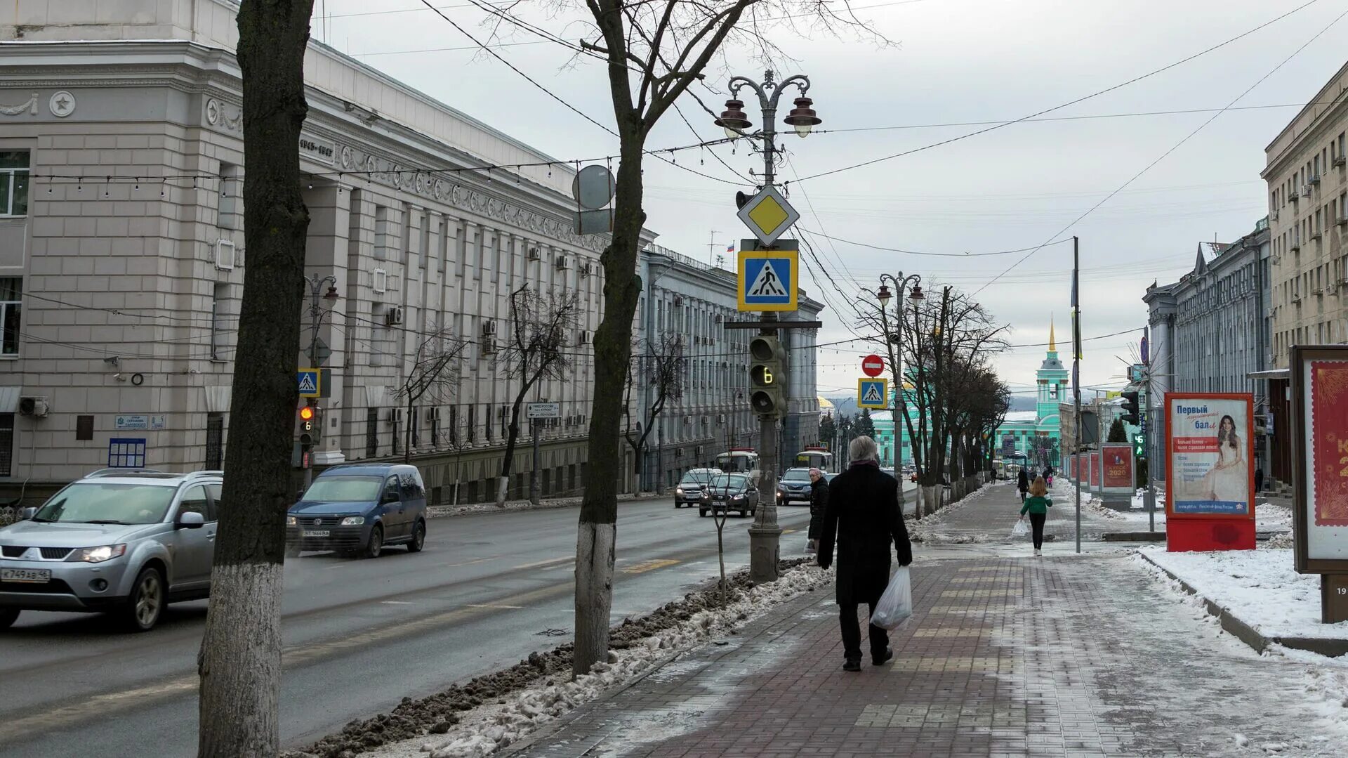 Курск ракетная опасность сейчас последние новости. Улица Ленина Курск. Ул.Ленина,81 сейчас. На улице. Улица с пешеходным переходом.