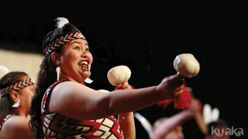 Культура новой Зеландии. Племенные танцы Маори. Толстая женщина Маори. Женщины Маори шар на веревке.