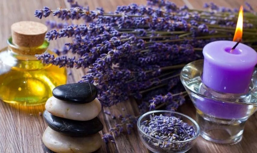 Эфирное масло essential oil. Эфирные масла. Эфирные масла для бани. Ароматерапия спа. Эфирные масла.
