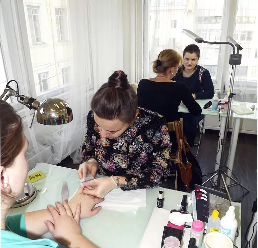 Маникюр. Курсы маникюра иркутск. Курсы маникюра в твери. Начинающий мастер маникюра. Курсы маникюра в твери.