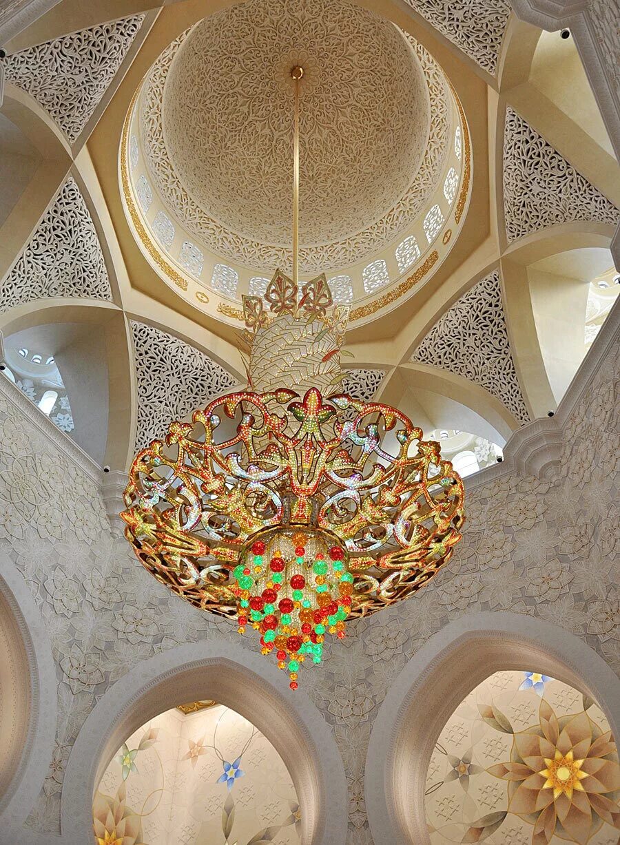 Чем украшают мечети. Люстра в мечети шейха Зайда в Абу-Даби. Мечеть шейха Зайда Абу-Даби. Мечеть шейха Зайда Абу-Даби внутри. Белая мечеть шейха Зайда в Абу-Даби.