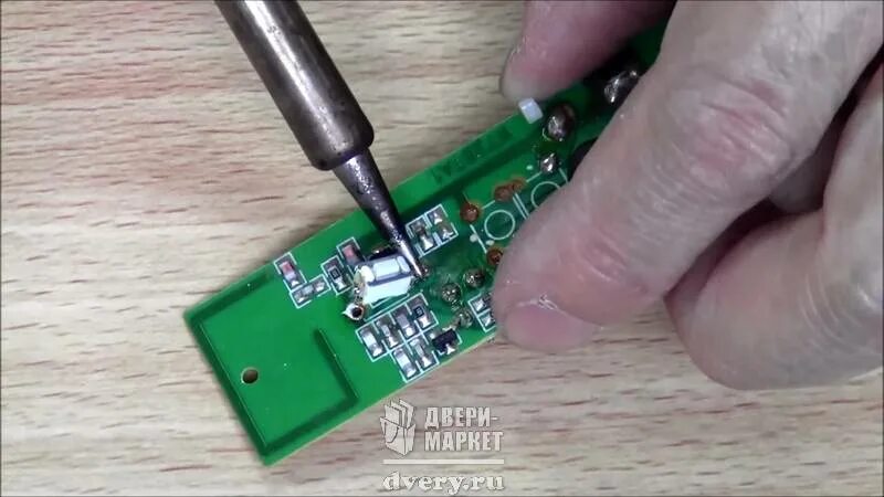 Почему не срабатывает звонок. Беспроводной звонок в разборе. сломался дверной звонок. ремонт кнопки беспроводного звонка. как отремонтировать дверной звонок.