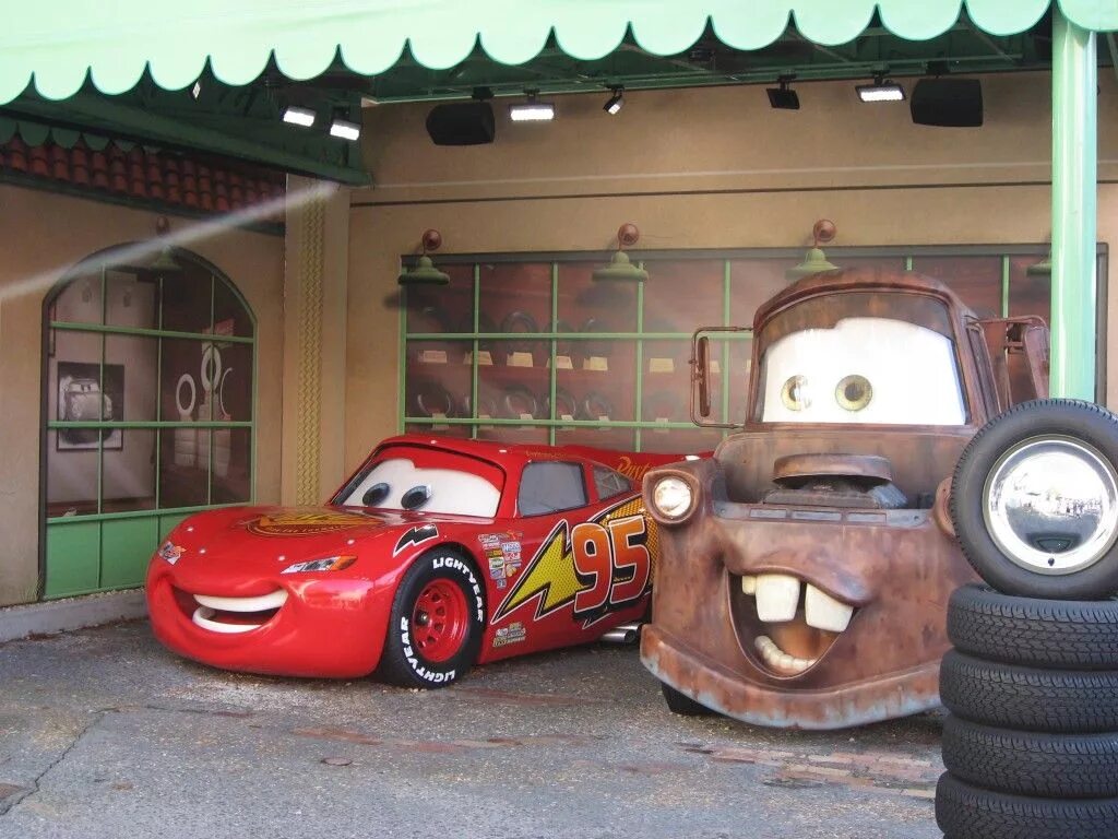 Молния маккуин 2022. Молния маквин в жизни. Молния маккуин в реал лайф. Молния маккуин в жизни. Chevrolet corvette c6 mcqueen.