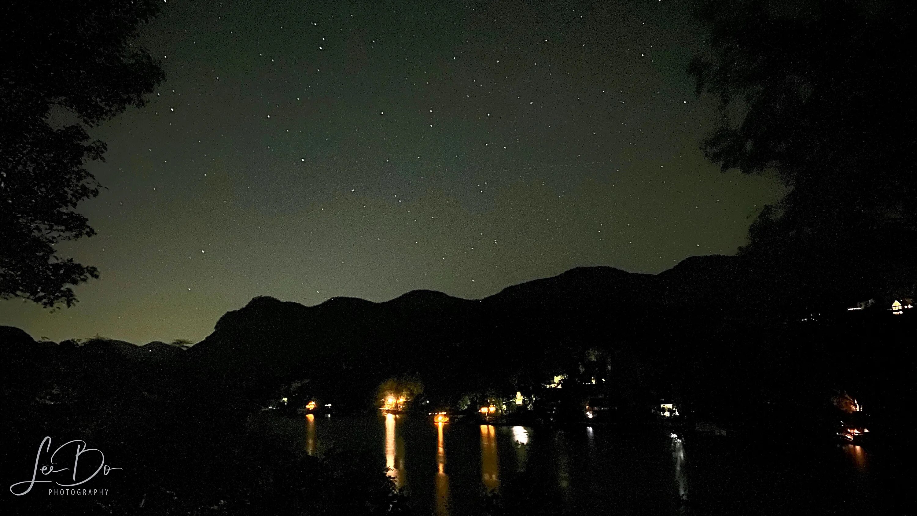 Iphone 12 pro ночная съемка. ночное время на айфоне. экран блокировки 3 часа ночи. новогодний смартфон. ночное время на айфоне.