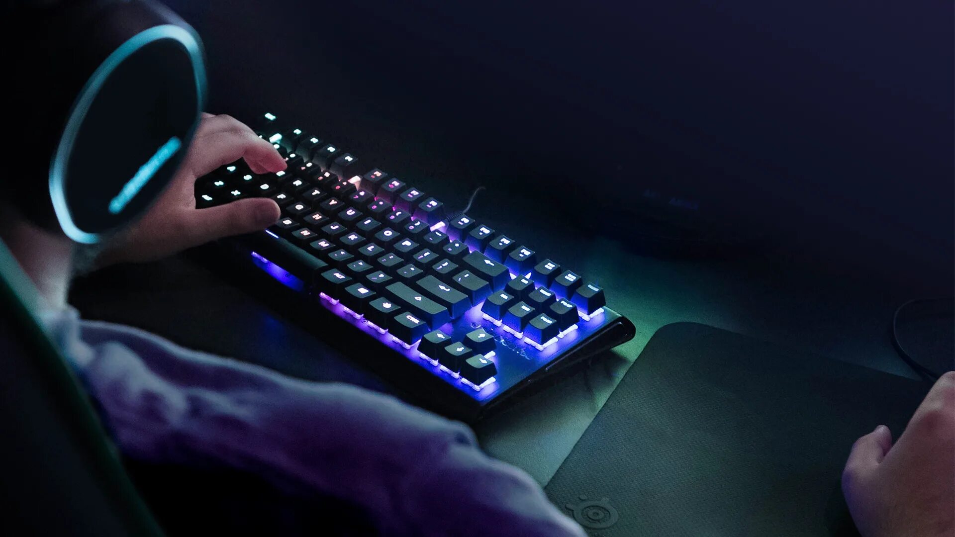 Игра про клавиатуру. Steelseries Apex 750 TKL. Steelseries клавиатура механическая. Apex 5 TKL. Клавиатура для геймеров.