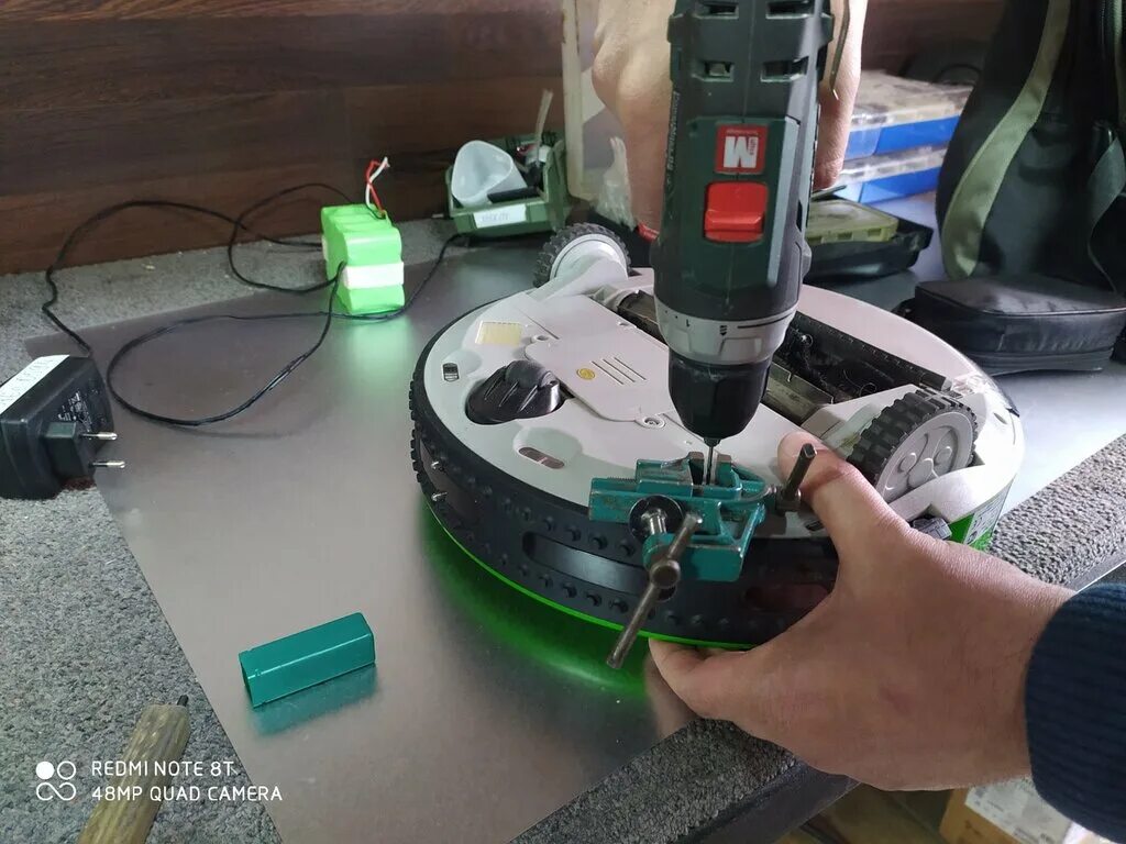 Ремонт пылесоса робот румба. Робот пылесос irobot roomba 616 аккумулятор. Робот пылесос сервис. Ремонт роботов пылесосов адреса телефоны. Ремонт роботов пылесосов.