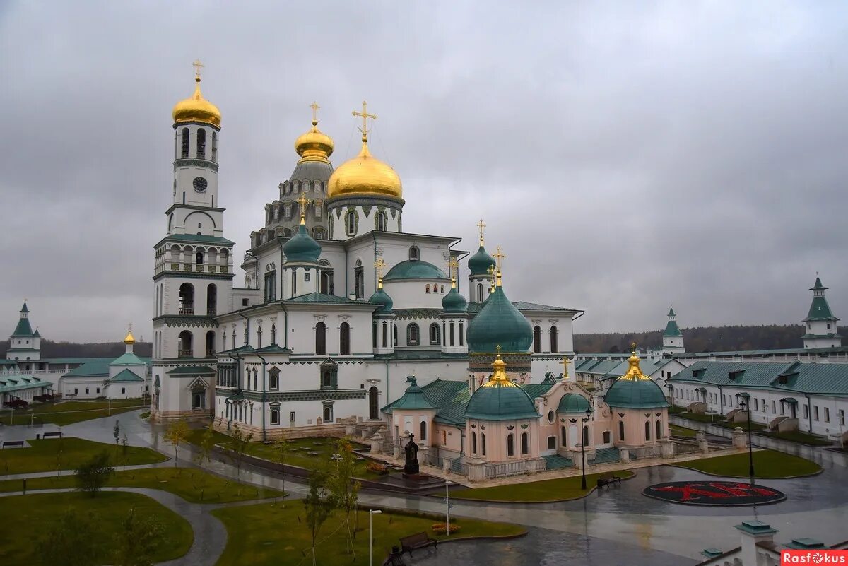 Воскресенский мужской монастырь истра. Ново-Иерусалимский мужской монастырь. Новый Иерусалим храмовый комплекс. Новый Иерусалим монастырь с птичьего полета. Воскресенский монастырь.