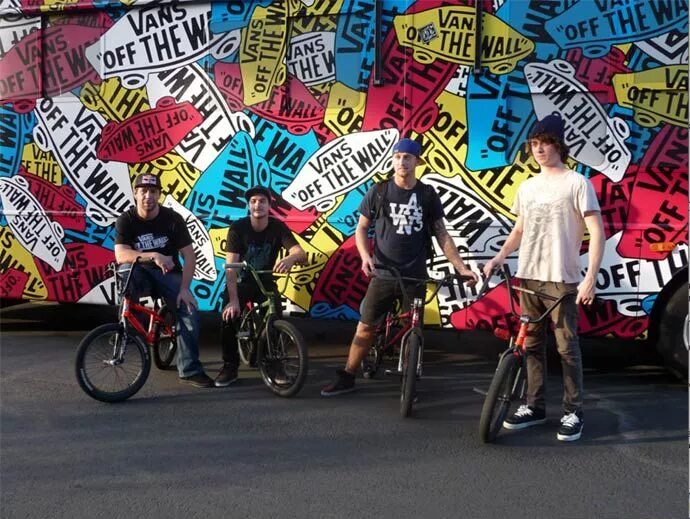 Барспин на бмх. Harry main. Обои на рабочий столдевнка на бмх. Ride or die bmx. Bmx трюки.
