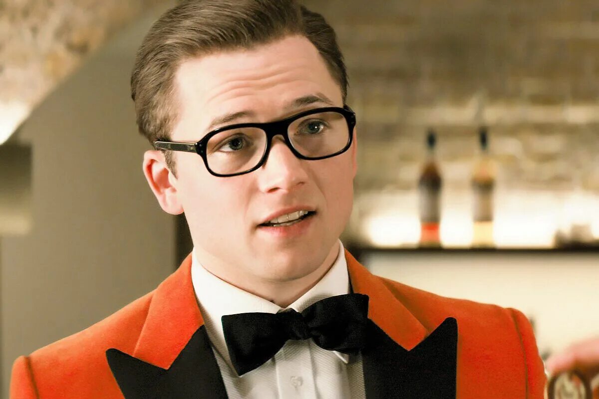 Taron egerton im still standing. Elton john. Клэй кэлуэй лев зверопой 2. I m still standing тэрон эджертон. I'm still standing от taron egerton саундтрек.