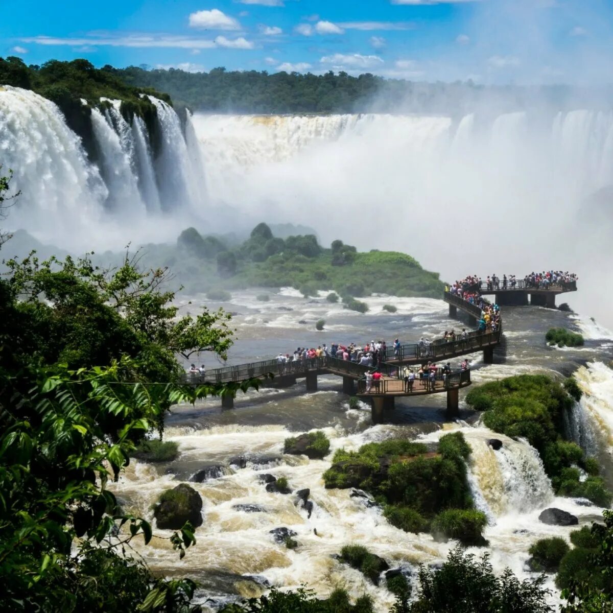 Бразилия водопады Игуасу. Водопад Игуасу, Фос-Ду-Игуасу, Бразилия. Водопады Игуасу (Фос-Ду-Игуасу, Аргентина-Бразилия). Водопад Игуасу со стороны Бразилии.