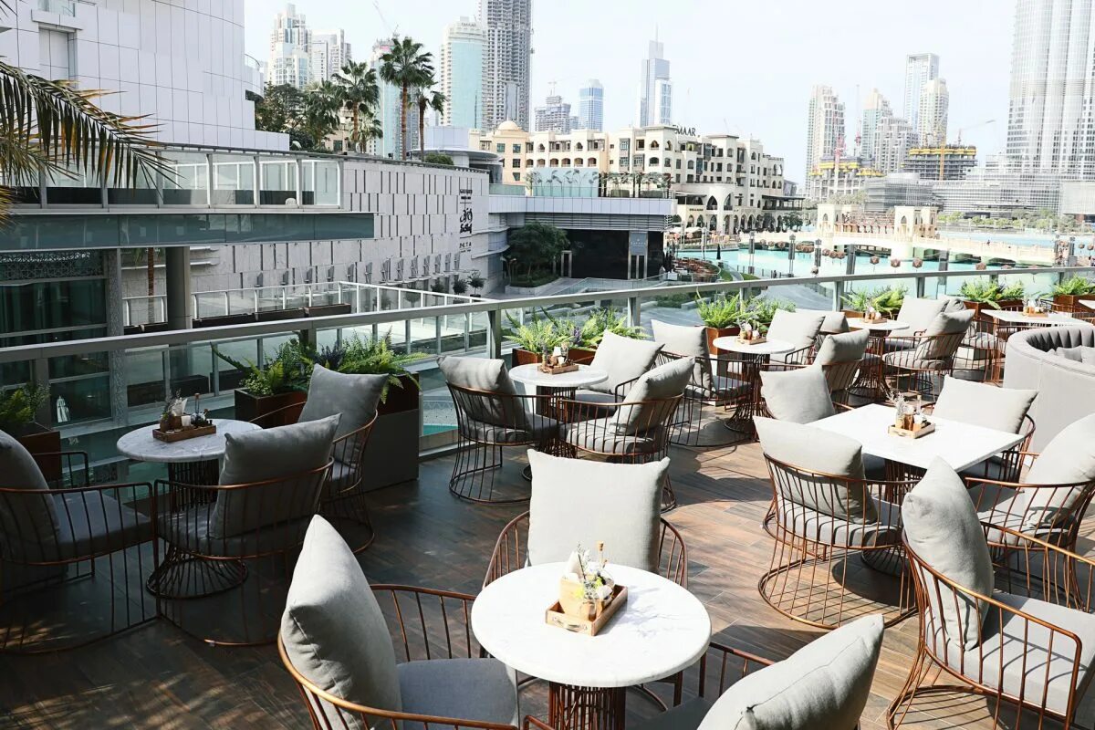 Bateel дубай молл. Majlis дубай. Кафе лето в дубай молле. Novikov café dubai mall. Кафе тиффани дубай молл.