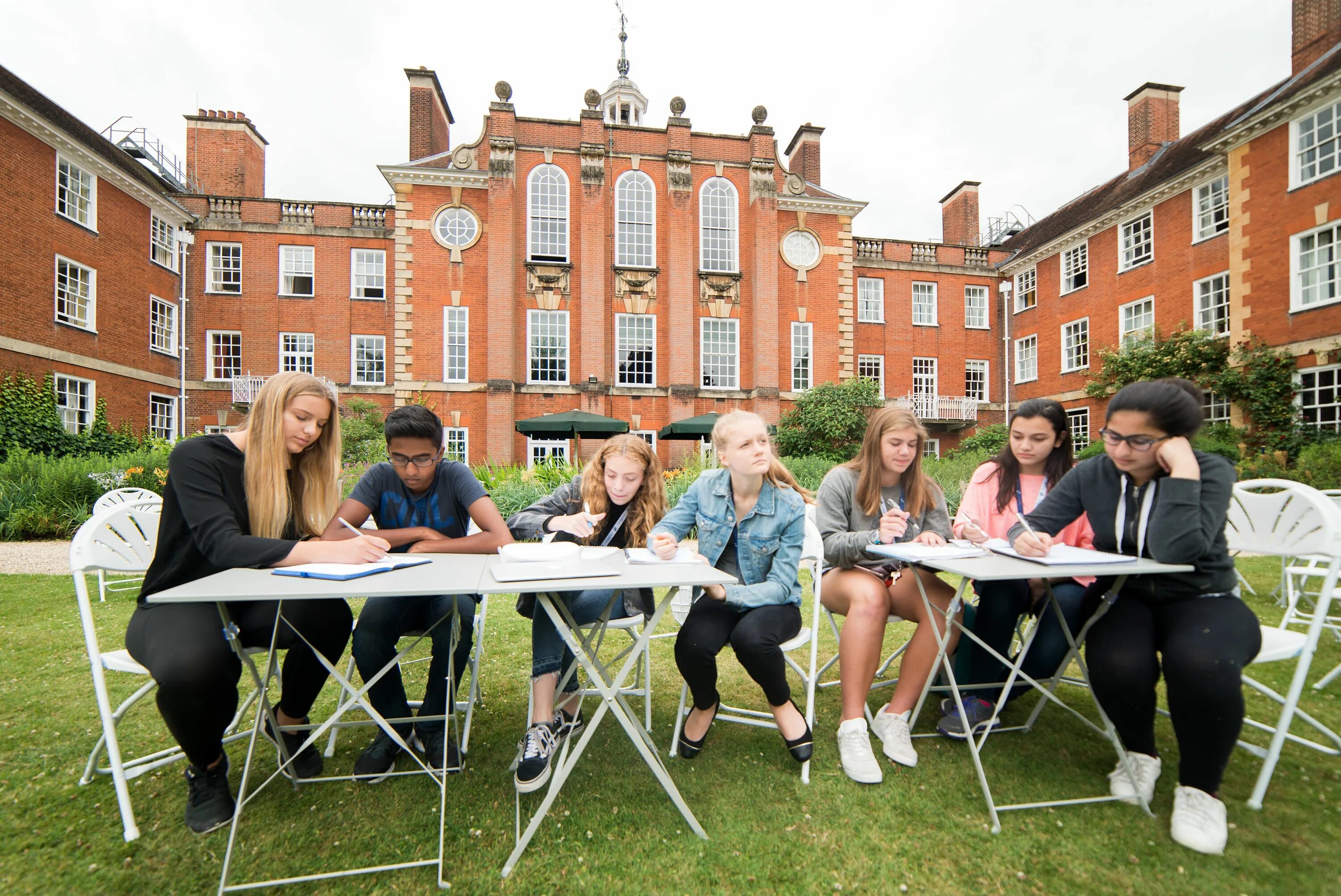 Summer school university. Летняя школа Оксфорд. Летняя школа Oxford Royale. Школа Оксфорд Москва. Оксфорд англ школа.