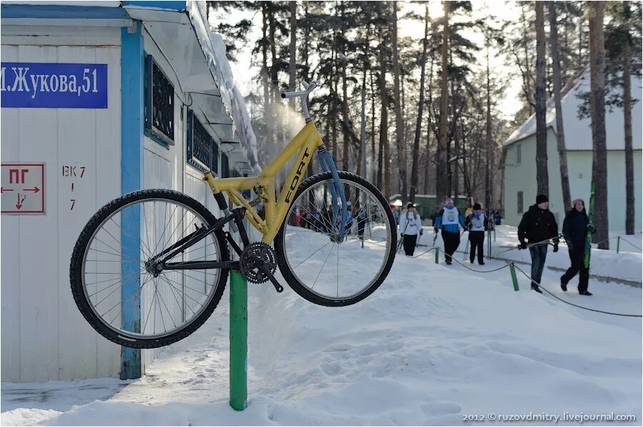 Файл:Biathlon trail in Ishimbay, Russia in winter.jpg - Википедия