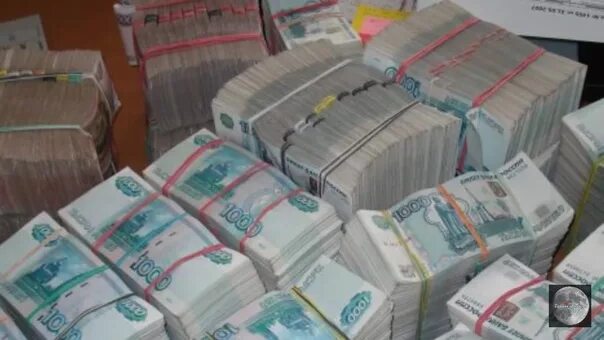 Двухсот миллионный. Двухсот миллионный. Запишите цифрами число два миллиона двести. Очень много пачек денег. Тысяча девятьсот восемьдесят шесть.