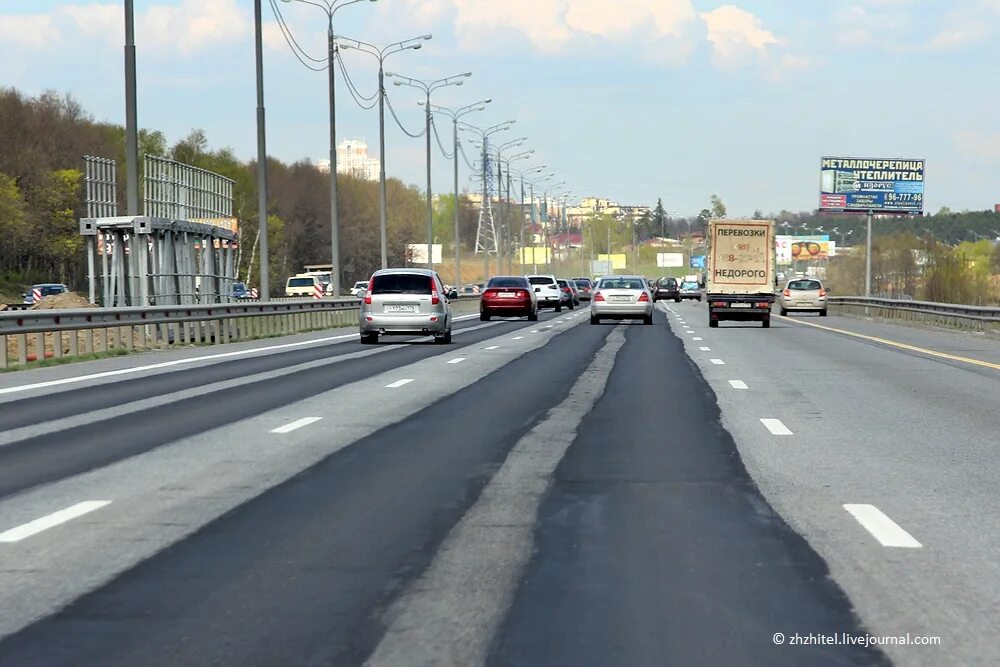 Колейность на МКАД. Колея на Московском шоссе. МКАД м4. Колейность дорожного покрытия.