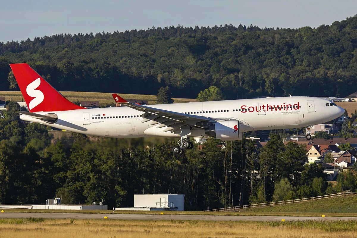 Южный ветер авиакомпания отзывы. Турецкая авиакомпания South Wind. A330-200 Southwind. Airbus a330 Southwind. Southwind турецкая авиакомпания.