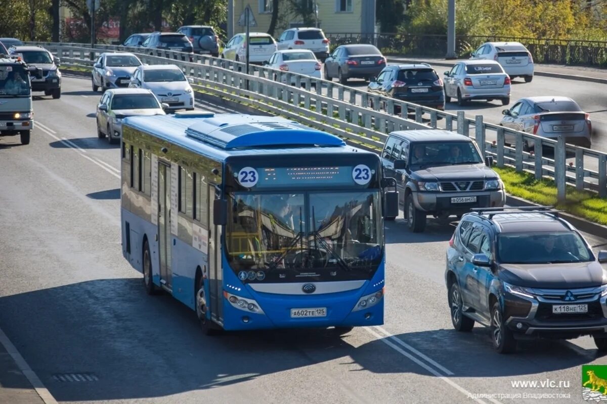 Бастайм автобусы владивосток. Выделенная полоса для автобусов. новые автобусы. транспорт владивосток. электробус владивосток 2025.